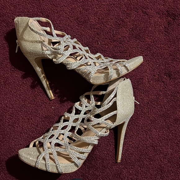 beautiful heels - Picture 2 of 5